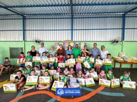  Entrega das Apostilas do Sistema Aprende Brasil no CEI Lucila