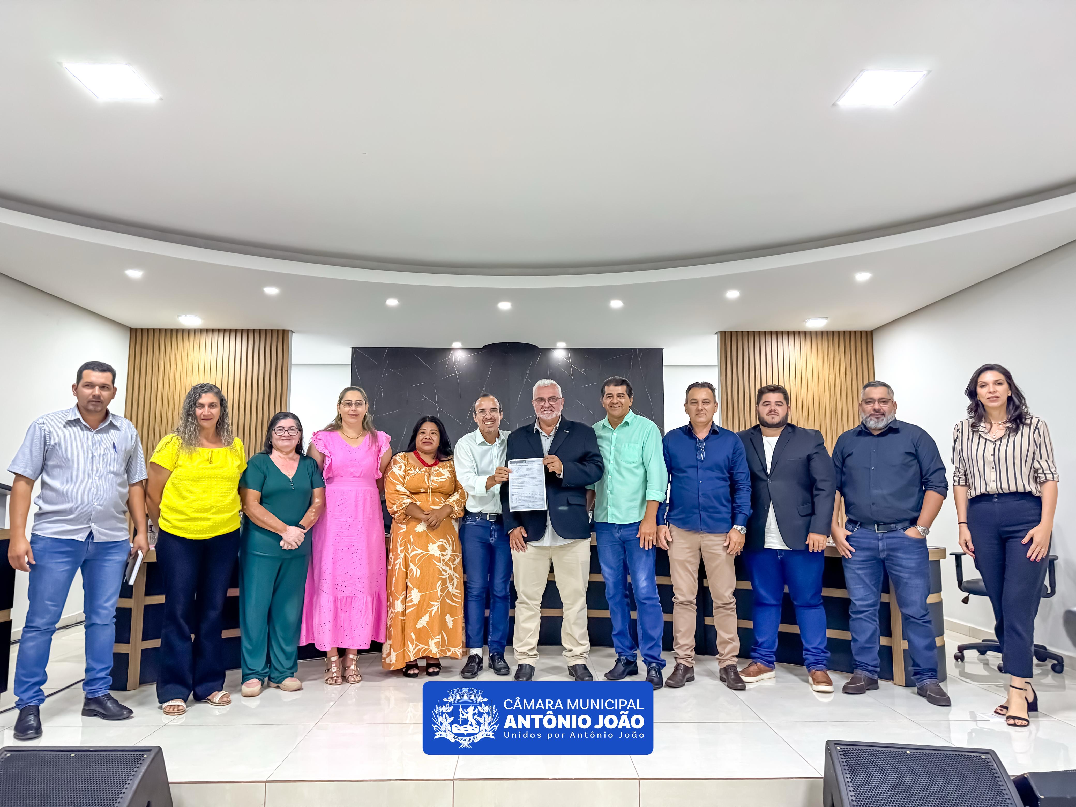 Primeira Sessão Ordinária de 2025 da Câmara Municipal aprova por unanimidade projeto sobre piso do magistério e salário base dos administrativos